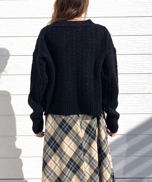 Q（キュー）の「ケーブルニット（ニット/セーター・レディース・ベージュ/ブラック・MEDIUM）」の5枚目の写真