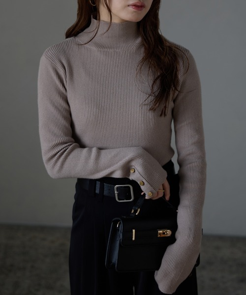 ap retro（アプレトロ）の「袖ボタンハイネックニット / リブハイネックニット（ニット/セーター・レディース・ブルー/ベージュ/チャコールグレー/ブラック/アイボリー・FREE）」の5枚目の写真