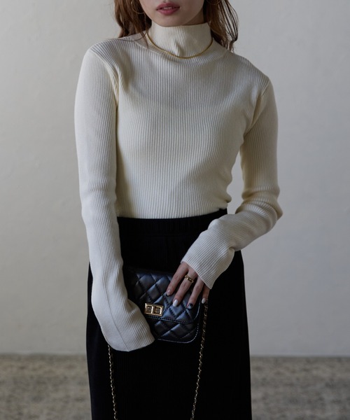 ap retro（アプレトロ）の「袖ボタンハイネックニット / リブハイネックニット（ニット/セーター・レディース・ブルー/ベージュ/チャコールグレー/ブラック/アイボリー・FREE）」の2枚目の写真