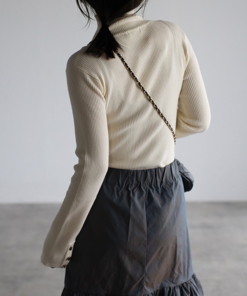 ap retro（アプレトロ）の「袖ボタンハイネックニット / リブハイネックニット（ニット/セーター・レディース・ブルー/ベージュ/チャコールグレー/ブラック/アイボリー・FREE）」の7枚目の写真