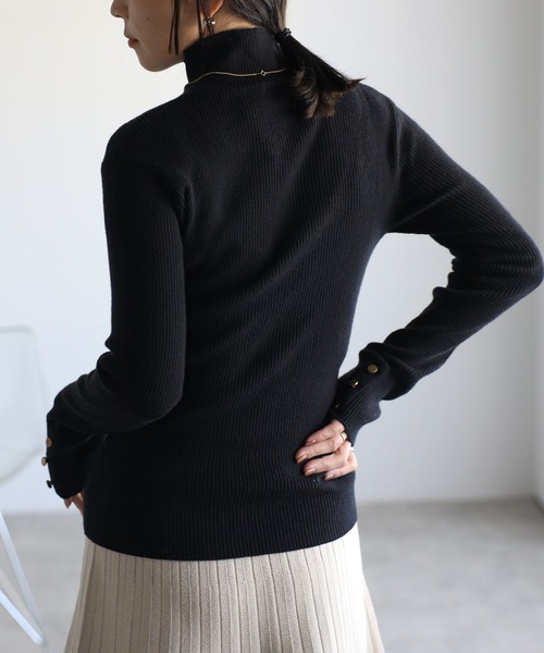 ap retro（アプレトロ）の「袖ボタンハイネックニット / リブハイネックニット（ニット/セーター・レディース・ブルー/ベージュ/チャコールグレー/ブラック/アイボリー・FREE）」の17枚目の写真