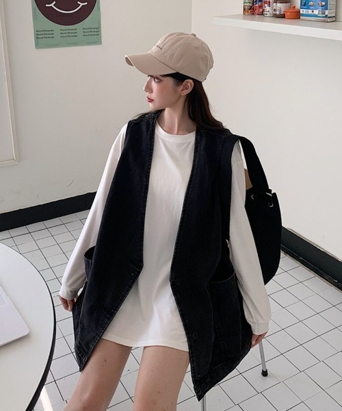 SEU(エスイーユー)の「デニムベスト フラップポケット付き オーバーサイズ ゆったり(ベスト・レディース・ブラック/ブルー・フリー)」の5枚目の写真
