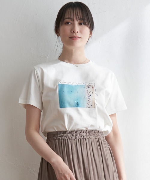 ikka(イッカ)の「ロゴフォトプリントTシャツ(Tシャツ/カットソー・レディース・ベージュ/イエロー/オフホワイト/ホワイト・S/L/M)」の2枚目の写真