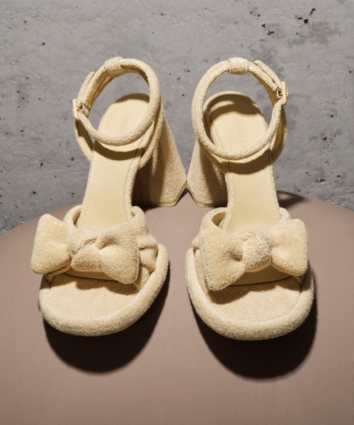 CHARLES & KEITH（チャールズ & キース）の「Loey ローイー テクスチャーボウアンクルストラップサンダル（サンダル・レディース・ベージュ/ピンク/ブラック系その他2・22.5cm/23cm/23.5cm/24.5cm/25cm）」の9枚目の写真