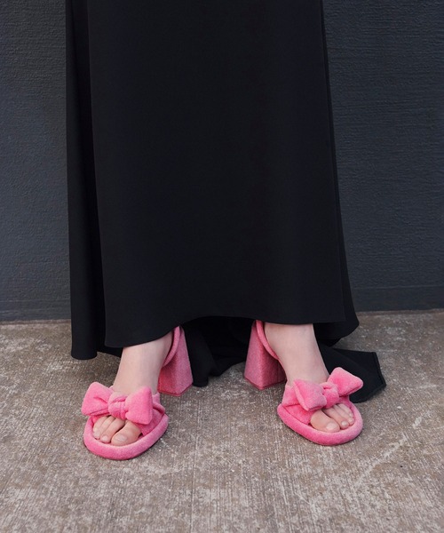 CHARLES & KEITH（チャールズ & キース）の「Loey ローイー テクスチャーボウアンクルストラップサンダル（サンダル・レディース・ベージュ/ピンク/ブラック系その他2・22.5cm/23cm/23.5cm/24.5cm/25cm）」の8枚目の写真
