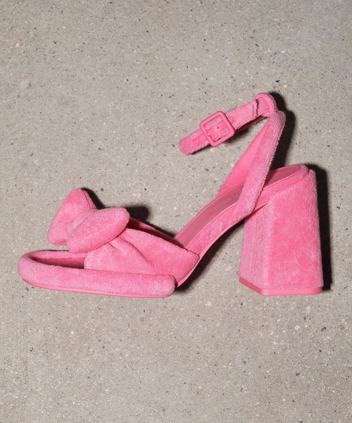 CHARLES & KEITH（チャールズ & キース）の「Loey ローイー テクスチャーボウアンクルストラップサンダル（サンダル・レディース・ベージュ/ピンク/ブラック系その他2・22.5cm/23cm/23.5cm/24.5cm/25cm）」の6枚目の写真