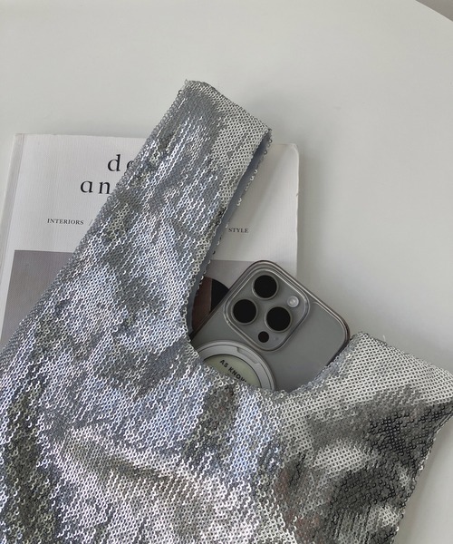 AS KNOW AS plus（アズノゥアズプラス）の「キラキラ スパンコールバッグ（ハンドバッグ・レディース・ブラック/シルバー・FREE）」の13枚目の写真