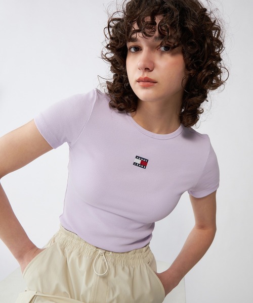 tommy jeans(トミー ジーンズ)の「スリムバッジリブTシャツ(Tシャツ/カットソー・レディース・パープル/ブラック/ホワイト/ピンク/ホワイト系/ネイビー/ブルー・MEDIUM/LARGE/X-SMALL/SMALL)」の13枚目の写真
