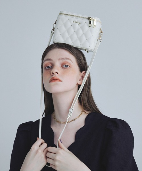 EIMY ISTOIRE（エイミーイストワール）の「キルティングスタッズミニショルダーバッグ（ショルダーバッグ・レディース・シルバー/ブラック/アイボリー/ベージュ・F）」の16枚目の写真