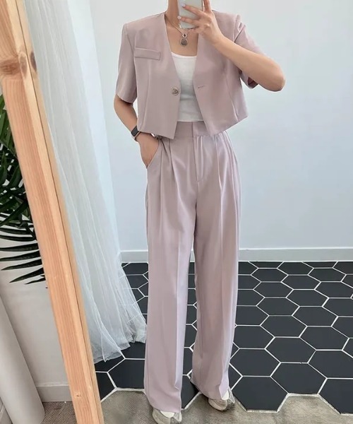 N.s(エヌドットエス)の「ノーカラーショートジャケット+タックワイドパンツセットアップ(セットアップ・レディース・ブラック/ベージュ/パープル/ピンク/グリーン・S/M)」の2枚目の写真