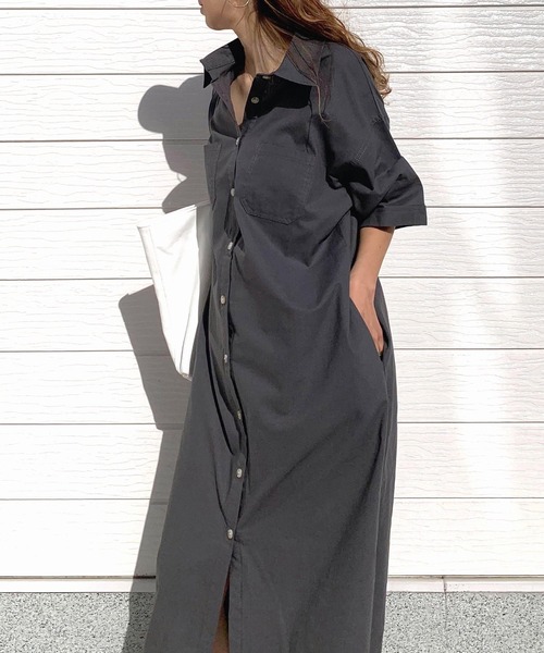 Q（キュー）の「ロングシャツワンピース（シャツワンピース・レディース・マスタード/モカ/チャコールグレー・MEDIUM）」の15枚目の写真