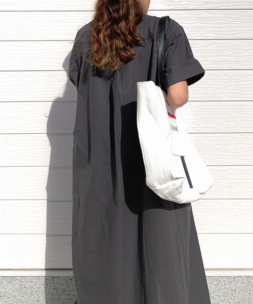 Q（キュー）の「ロングシャツワンピース（シャツワンピース・レディース・マスタード/モカ/チャコールグレー・MEDIUM）」の17枚目の写真