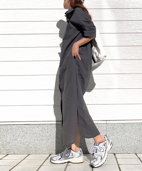 Q（キュー）の「ロングシャツワンピース（シャツワンピース・レディース・マスタード/モカ/チャコールグレー・MEDIUM）」の13枚目の写真