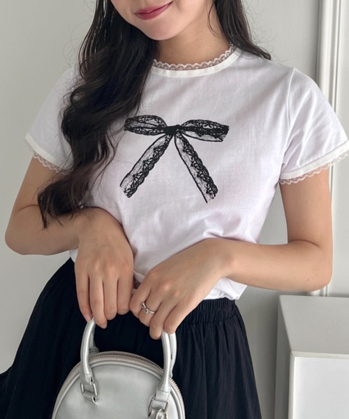 Loueme(ルエム)の「フリルトリムレースリボンTシャツ(Tシャツ/カットソー・レディース・ホワイト/ブラック・FREE)」の1枚目の写真