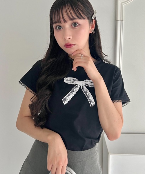 Loueme(ルエム)の「フリルトリムレースリボンTシャツ(Tシャツ/カットソー・レディース・ホワイト/ブラック・FREE)」の2枚目の写真