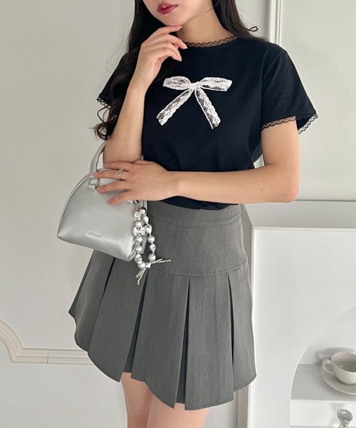 Loueme(ルエム)の「フリルトリムレースリボンTシャツ(Tシャツ/カットソー・レディース・ホワイト/ブラック・FREE)」の6枚目の写真
