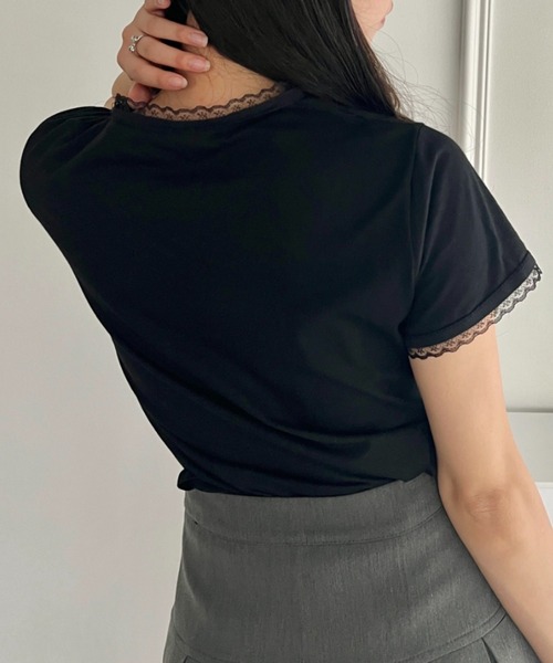 Loueme(ルエム)の「フリルトリムレースリボンTシャツ(Tシャツ/カットソー・レディース・ホワイト/ブラック・FREE)」の4枚目の写真