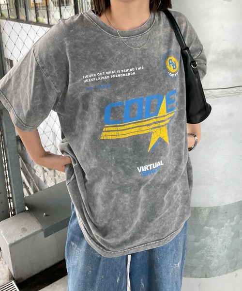 WEGO（ウィゴー）の「WEGO/ヴィンテージウォッシュグラフィックTシャツ（Tシャツ/カットソー・レディース・グレー系その他/スミクロ/その他1/その他2/その他3/その他5/その他4/その他6/その他7/その他8・FREE）」の6枚目の写真