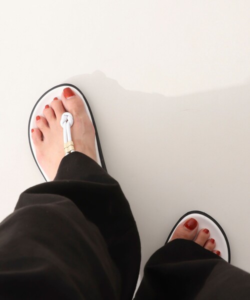 REMME（レメ）の「【REMME/レメ】トングサンダル（サンダル・レディース・ブラック/ホワイト・37/36/38）」の2枚目の写真