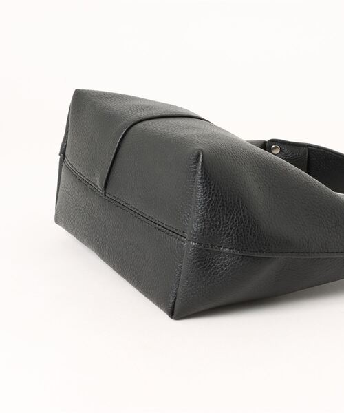 LA VORAGINE（ラ ヴォラジネ）の「ワンハンドルハーフムーン ラウンドショルダーバッグ（ショルダーバッグ・レディース・ブラック/ホワイト/ベージュ/ダークブラウン/ブラウン/グリーン/ブルー・FREE）」の8枚目の写真