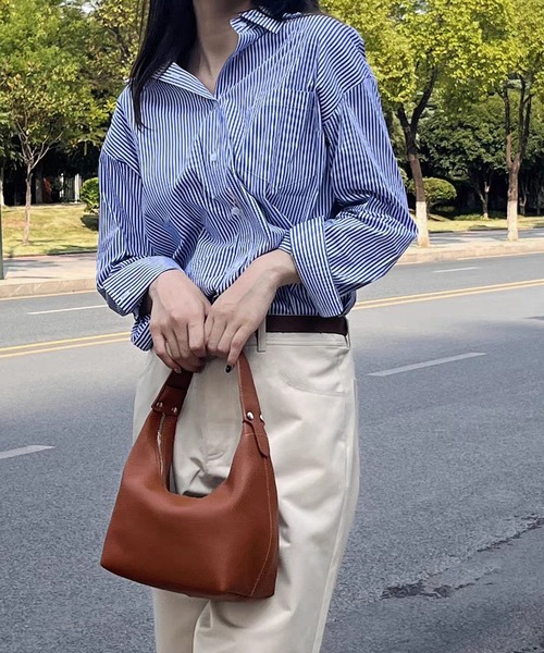 LA VORAGINE（ラ ヴォラジネ）の「ワンハンドルハーフムーン ラウンドショルダーバッグ（ショルダーバッグ・レディース・ブラック/ホワイト/ベージュ/ダークブラウン/ブラウン/グリーン/ブルー・FREE）」の5枚目の写真