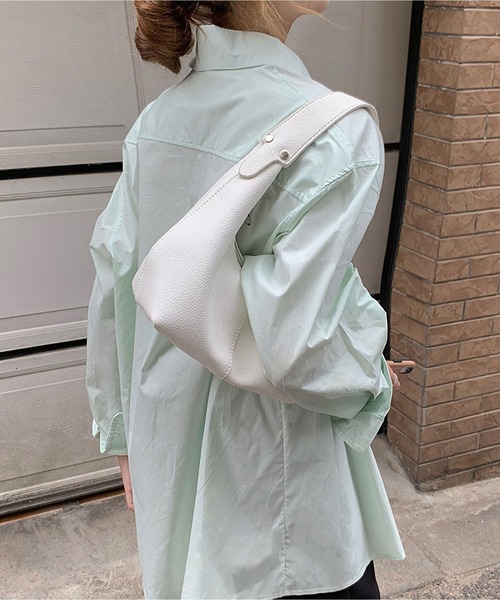 LA VORAGINE（ラ ヴォラジネ）の「ワンハンドルハーフムーン ラウンドショルダーバッグ（ショルダーバッグ・レディース・ブラック/ホワイト/ベージュ/ダークブラウン/ブラウン/グリーン/ブルー・FREE）」の16枚目の写真