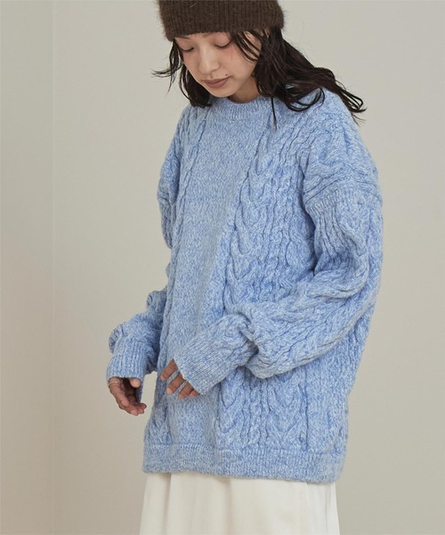 miette(ミエット)の「オーバーサイズケーブル編みニット(ニット/セーター・レディース・ブルー系その他/ホワイト系その他・FREE)」の2枚目の写真