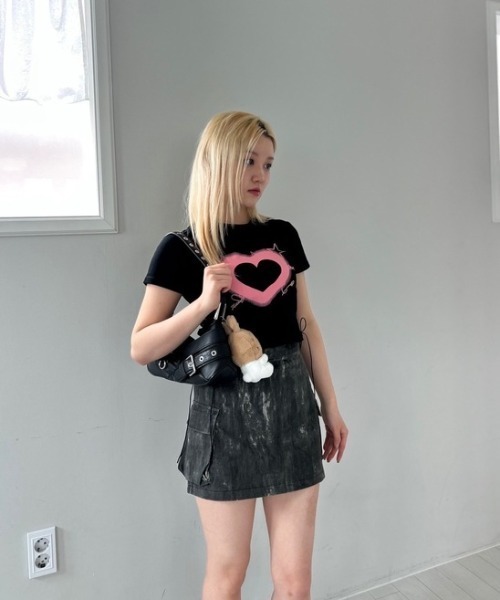 ipugo(イプゴ)の「ipugo/イプゴ ハートレースアップ クロップドTシャツ 秋物 秋服 2026年秋冬(Tシャツ/カットソー・レディース・ピンク/ブラック・FREE)」の11枚目の写真