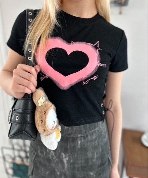 ipugo(イプゴ)の「ipugo/イプゴ ハートレースアップ クロップドTシャツ 秋物 秋服 2026年秋冬(Tシャツ/カットソー・レディース・ピンク/ブラック・FREE)」の6枚目の写真