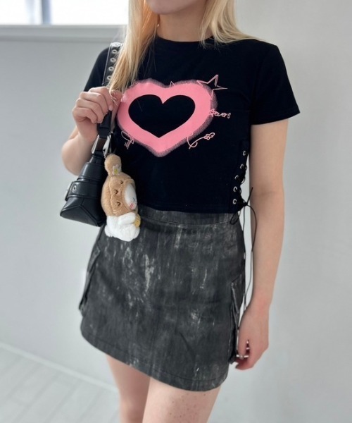 ipugo(イプゴ)の「ipugo/イプゴ ハートレースアップ クロップドTシャツ 秋物 秋服 2026年秋冬(Tシャツ/カットソー・レディース・ピンク/ブラック・FREE)」の7枚目の写真