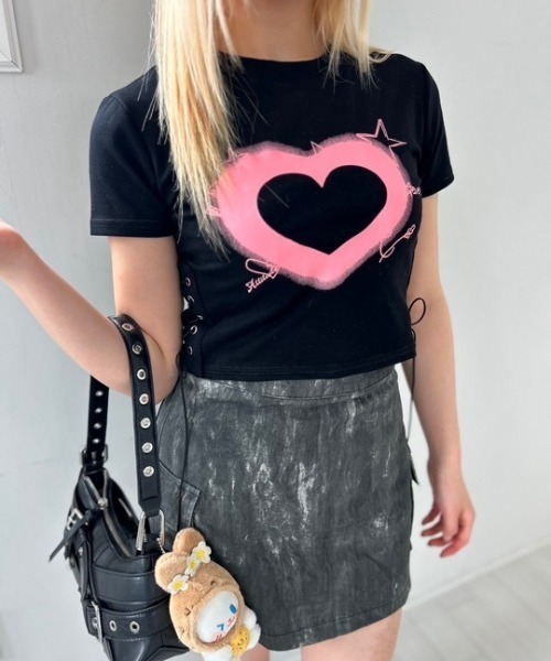 ipugo(イプゴ)の「ipugo/イプゴ ハートレースアップ クロップドTシャツ 秋物 秋服 2026年秋冬(Tシャツ/カットソー・レディース・ピンク/ブラック・FREE)」の8枚目の写真