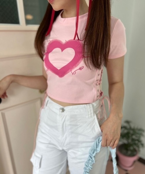 ipugo(イプゴ)の「ipugo/イプゴ ハートレースアップ クロップドTシャツ 秋物 秋服 2026年秋冬(Tシャツ/カットソー・レディース・ピンク/ブラック・FREE)」の17枚目の写真