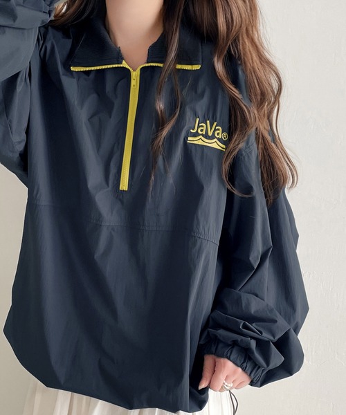 Java(ジャバ)の「《JaVa ジャバコラボ》レトロで小粋な配色。胸刺繍入りオーバーサイズ配色ナイロンハーフジップ(ブルゾン・レディース・ホワイト×ホワイト/ネイビー×ホワイト/グレー×ホワイト/グリーン系その他2/ベージュ系その他2/グリーン系その他/ベージュ系その他/ホワイト系その他/ブルー系その他/グレー×ピンク・MEDIUM/SMALL/X-LARGE/LARGE)」の16枚目の写真