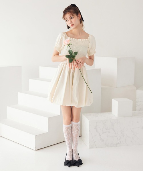 REDYAZEL(レディアゼル)の「シャーリングカットドッキングワンピース(ワンピース・レディース・ブラック/オフホワイト・FREE)」の1枚目の写真