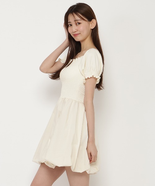 REDYAZEL(レディアゼル)の「シャーリングカットドッキングワンピース(ワンピース・レディース・ブラック/オフホワイト・FREE)」の12枚目の写真