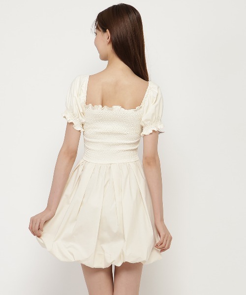 REDYAZEL(レディアゼル)の「シャーリングカットドッキングワンピース(ワンピース・レディース・ブラック/オフホワイト・FREE)」の11枚目の写真