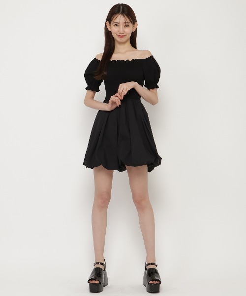 REDYAZEL(レディアゼル)の「シャーリングカットドッキングワンピース(ワンピース・レディース・ブラック/オフホワイト・FREE)」の13枚目の写真