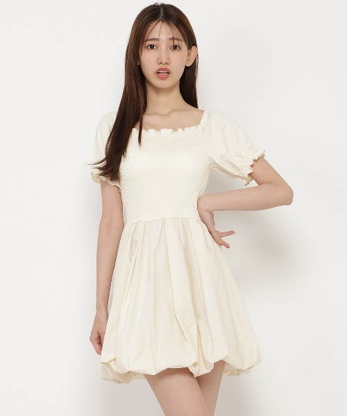 REDYAZEL(レディアゼル)の「シャーリングカットドッキングワンピース(ワンピース・レディース・ブラック/オフホワイト・FREE)」の20枚目の写真