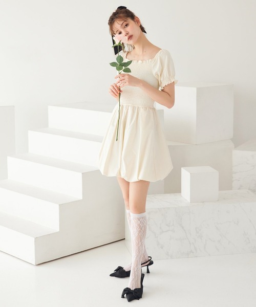 REDYAZEL(レディアゼル)の「シャーリングカットドッキングワンピース(ワンピース・レディース・ブラック/オフホワイト・FREE)」の15枚目の写真