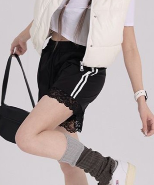 Vipoa(ヴィポア)の「Lace side line short pants(その他パンツ・レディース・ブラック/ホワイト・FREE)」の3枚目の写真