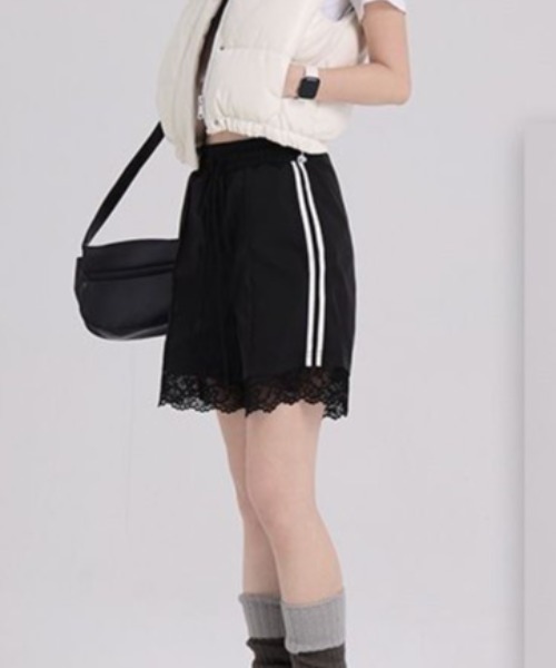 Vipoa(ヴィポア)の「Lace side line short pants(その他パンツ・レディース・ブラック/ホワイト・FREE)」の7枚目の写真