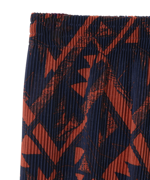 SOFFITTO（ソフィット）の「スムース（エスニック柄プリント）クリスタルプリーツパンツ(取り扱い店舗限定)（その他パンツ・レディース・ブラウン系その他/ブラック×ホワイト・FREE）」の5枚目の写真