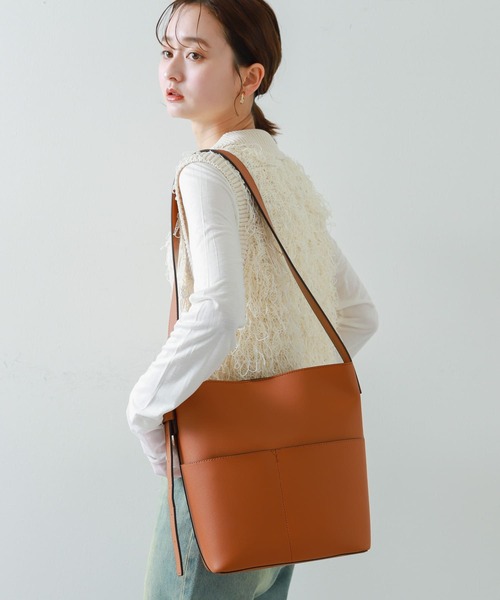 SENSE OF PLACE by URBAN RESEARCH(センスオブプレイスバイアーバンリサーチ)の「『WEB/一部店舗限定』アウトポケットショルダーバッグ(ショルダーバッグ・レディース・ライトベージュ/ブラック/ブラウン/ダークブラウン・ONE)」の11枚目の写真