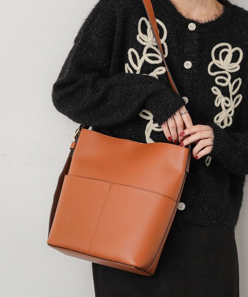 SENSE OF PLACE by URBAN RESEARCH(センスオブプレイスバイアーバンリサーチ)の「『WEB/一部店舗限定』アウトポケットショルダーバッグ(ショルダーバッグ・レディース・ライトベージュ/ブラック/ブラウン/ダークブラウン・ONE)」の7枚目の写真