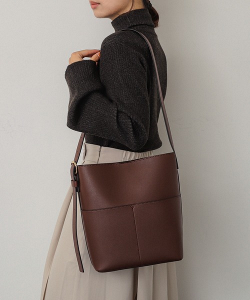 SENSE OF PLACE by URBAN RESEARCH(センスオブプレイスバイアーバンリサーチ)の「『WEB/一部店舗限定』アウトポケットショルダーバッグ(ショルダーバッグ・レディース・ライトベージュ/ブラック/ブラウン/ダークブラウン・ONE)」の1枚目の写真