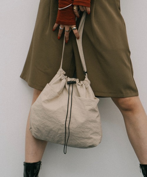 HANNE(アン)の「カジュアルショルダーBAG(ショルダーバッグ・レディース・ベージュ/ブラック・FREE)」の8枚目の写真