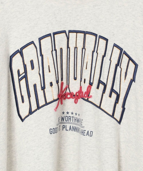 PAGEBOY（ページボーイ）の「3Dシシュウカレッジスウェット（スウェット・レディース・チャコールグレー/マスタード/オートミール/ライトブルー/イエロー/オレンジ・FREE）」の20枚目の写真