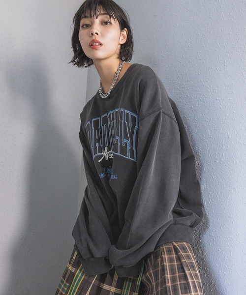 PAGEBOY（ページボーイ）の「3Dシシュウカレッジスウェット（スウェット・レディース・チャコールグレー/マスタード/オートミール/ライトブルー/イエロー/オレンジ・FREE）」の22枚目の写真