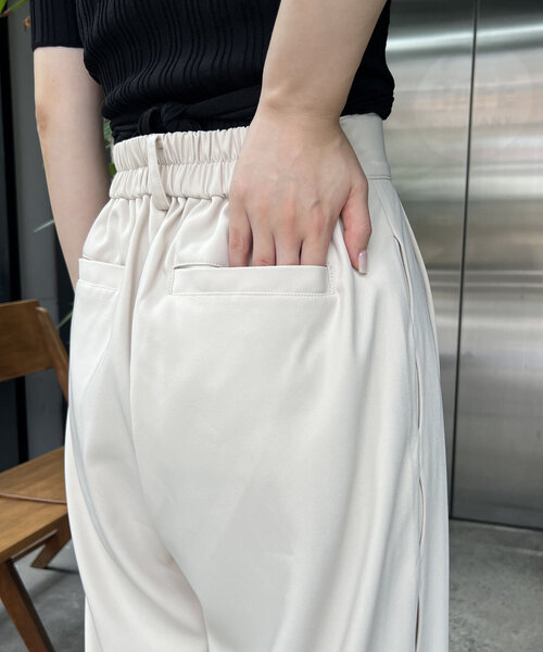CAPRICIEUX LE'MAGE(カプリシューレマージュ)の「サイドホールラインパンツ(その他パンツ・レディース・ブラック/ホワイト系その他・38/36)」の11枚目の写真