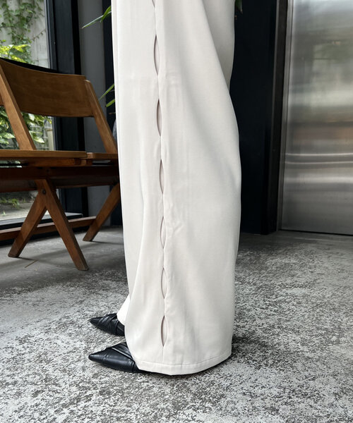 CAPRICIEUX LE'MAGE(カプリシューレマージュ)の「サイドホールラインパンツ(その他パンツ・レディース・ブラック/ホワイト系その他・38/36)」の17枚目の写真